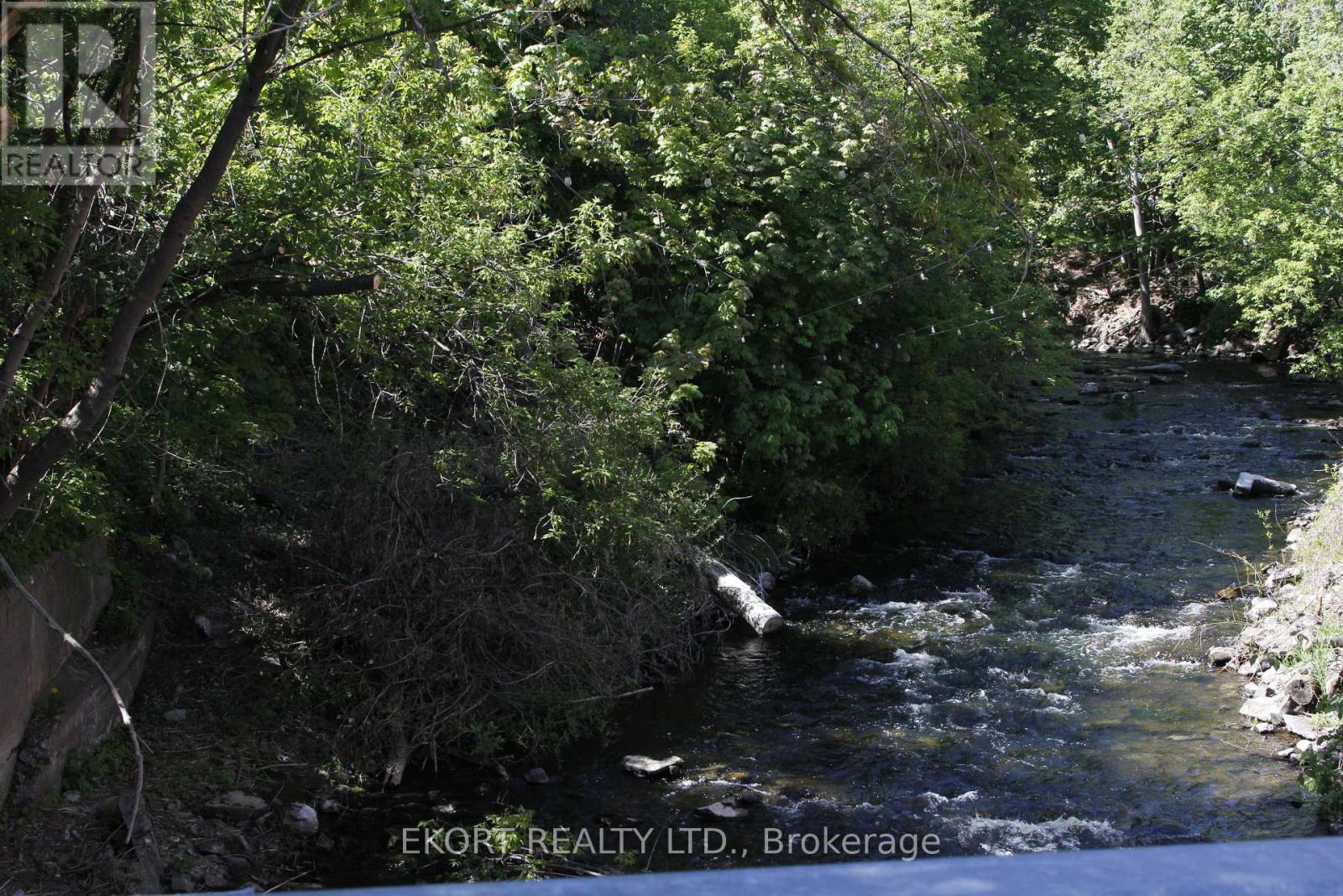 66 St Lawrence Street W Property Photo 24