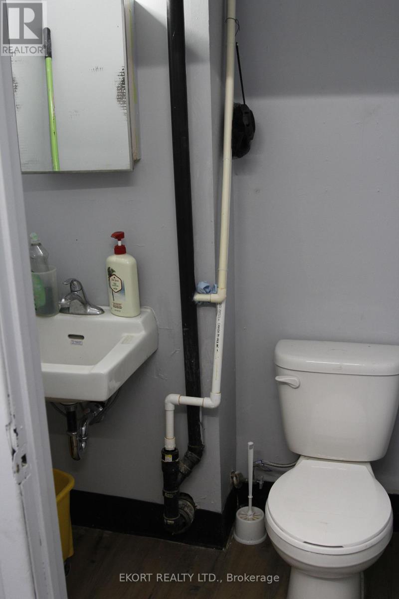 66 St Lawrence Street W Property Photo 25