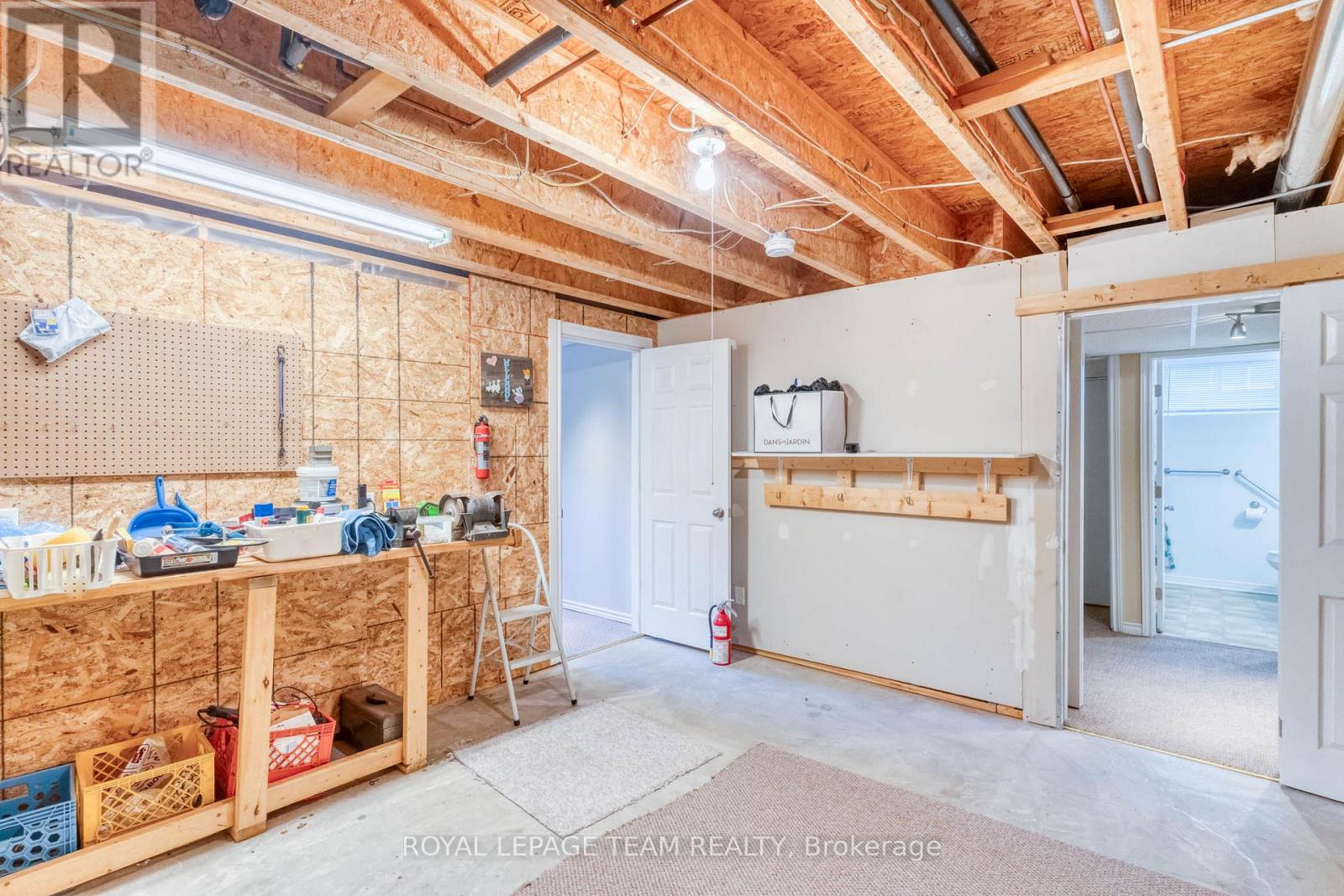 511 Kilburn Street Property Photo 30