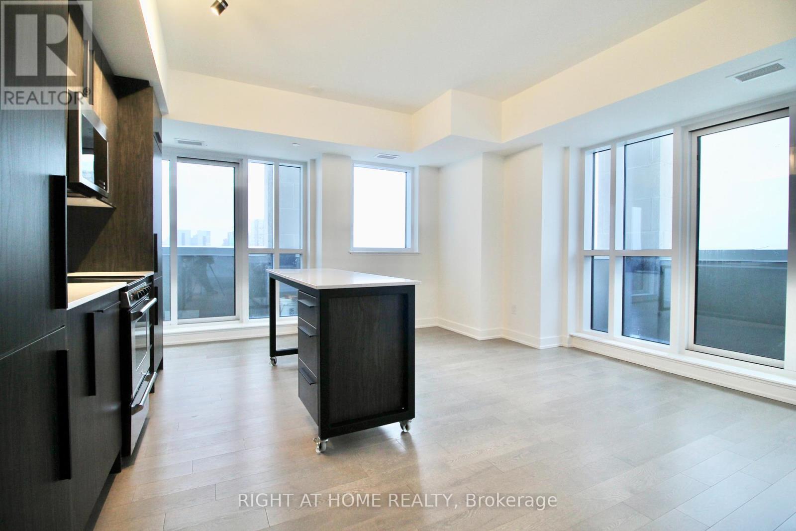 1004 - 560 Rideau Street Property Photo 3