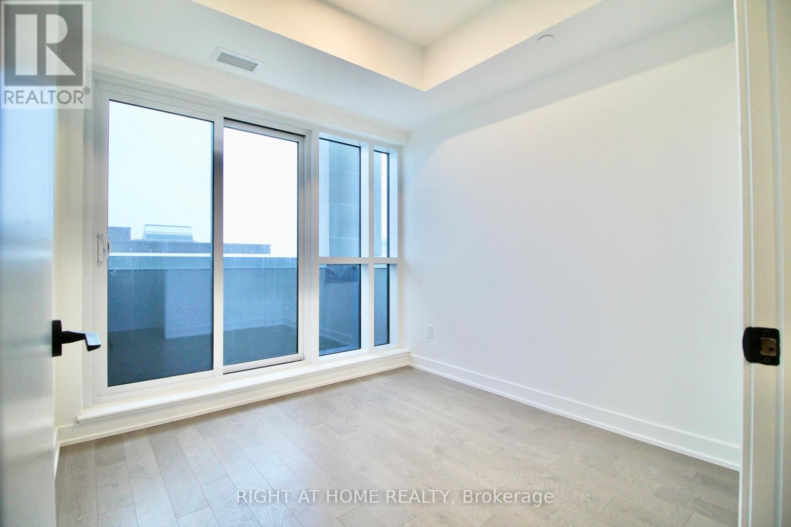 1004 - 560 Rideau Street Property Photo 4