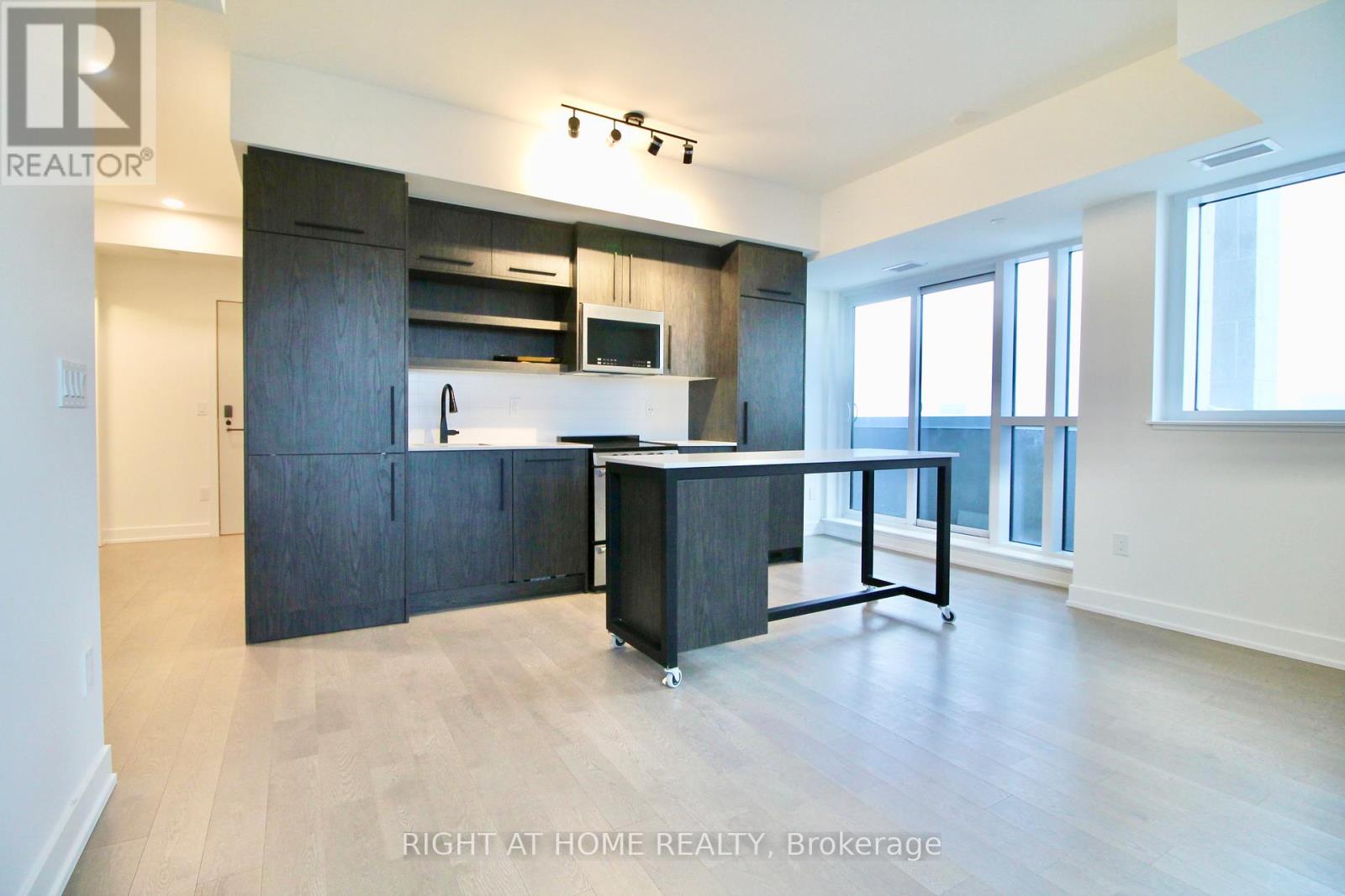 1004 - 560 Rideau Street Property Photo 5