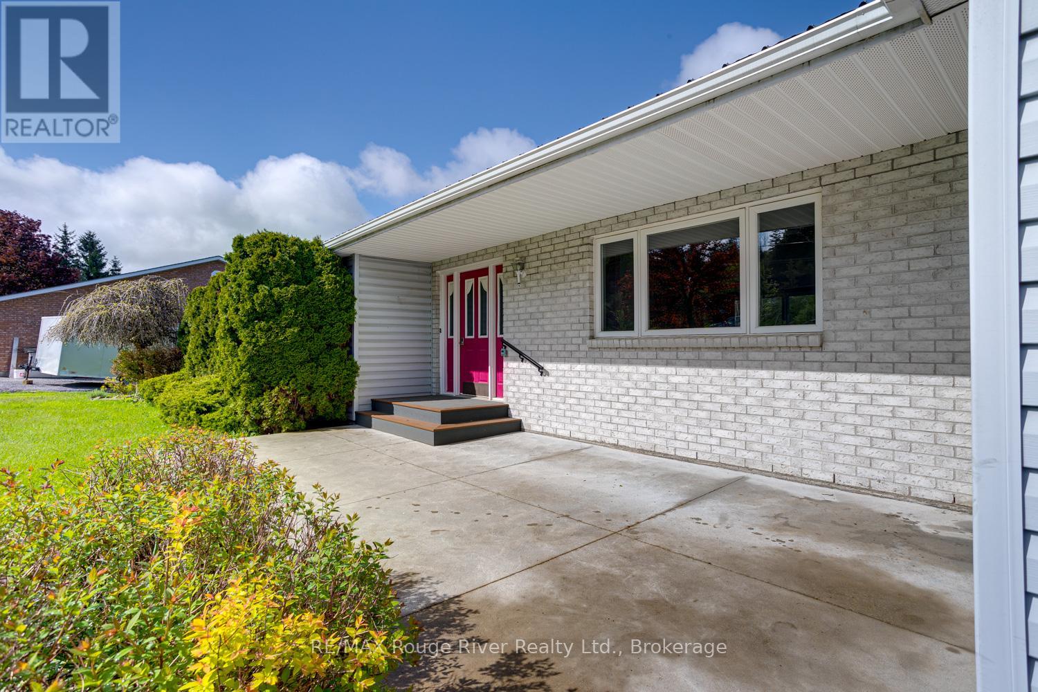 3360 Burnham Street N Property Photo 3