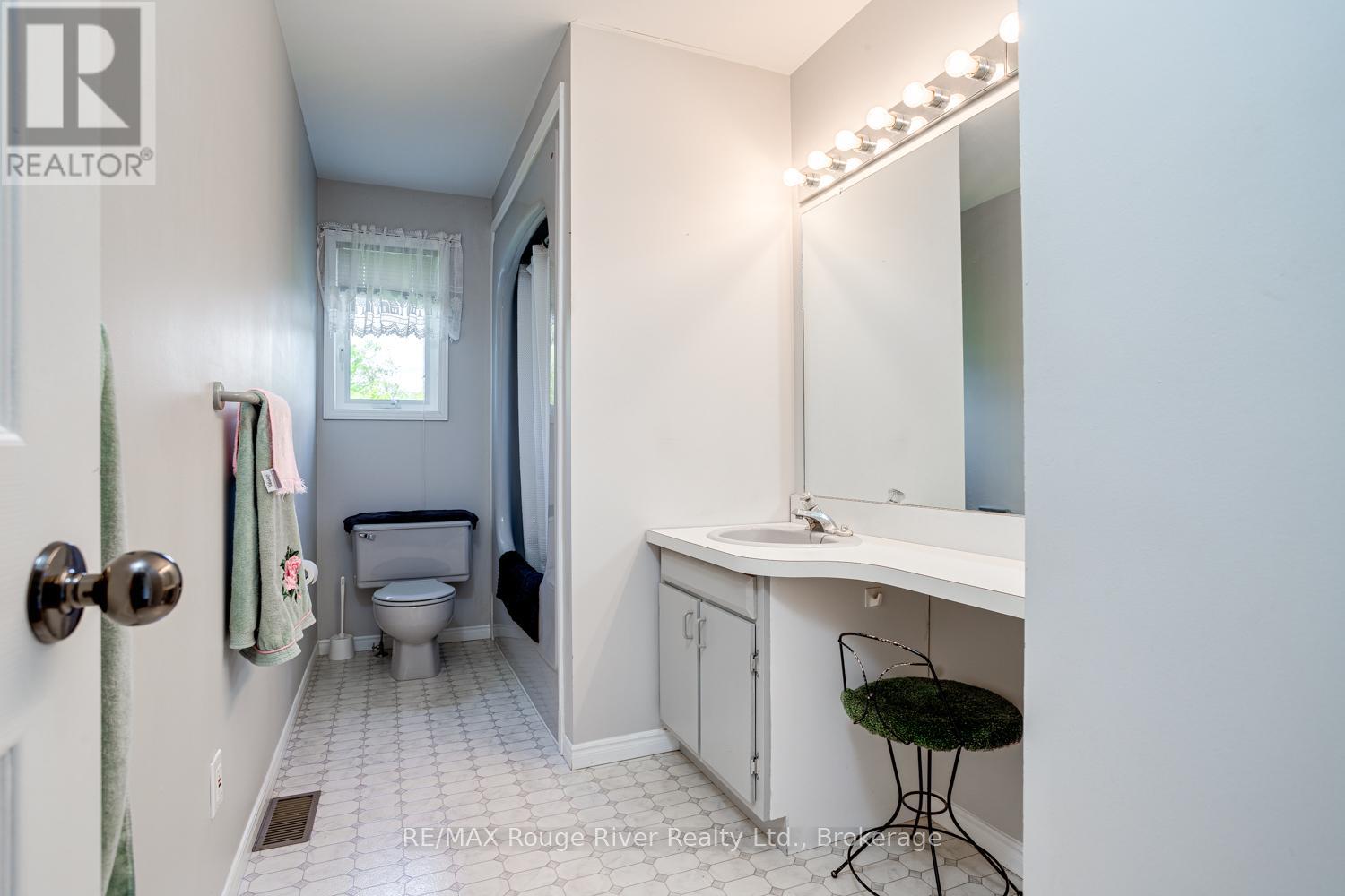 3360 Burnham Street N Property Photo 25