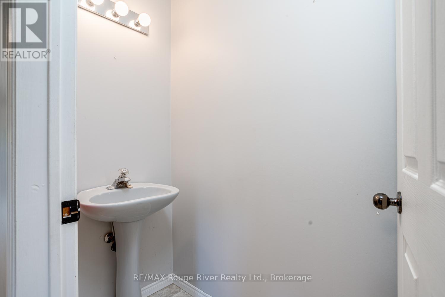 3360 Burnham Street N Property Photo 37