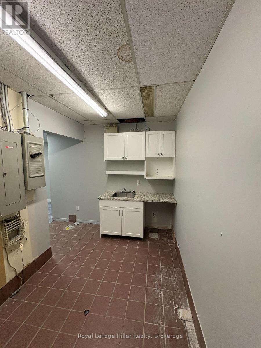 4 - 684 Ontario Street Property Photo 14