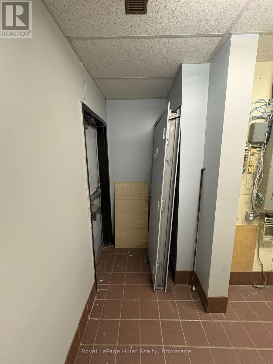 4 - 684 Ontario Street Property Photo 15