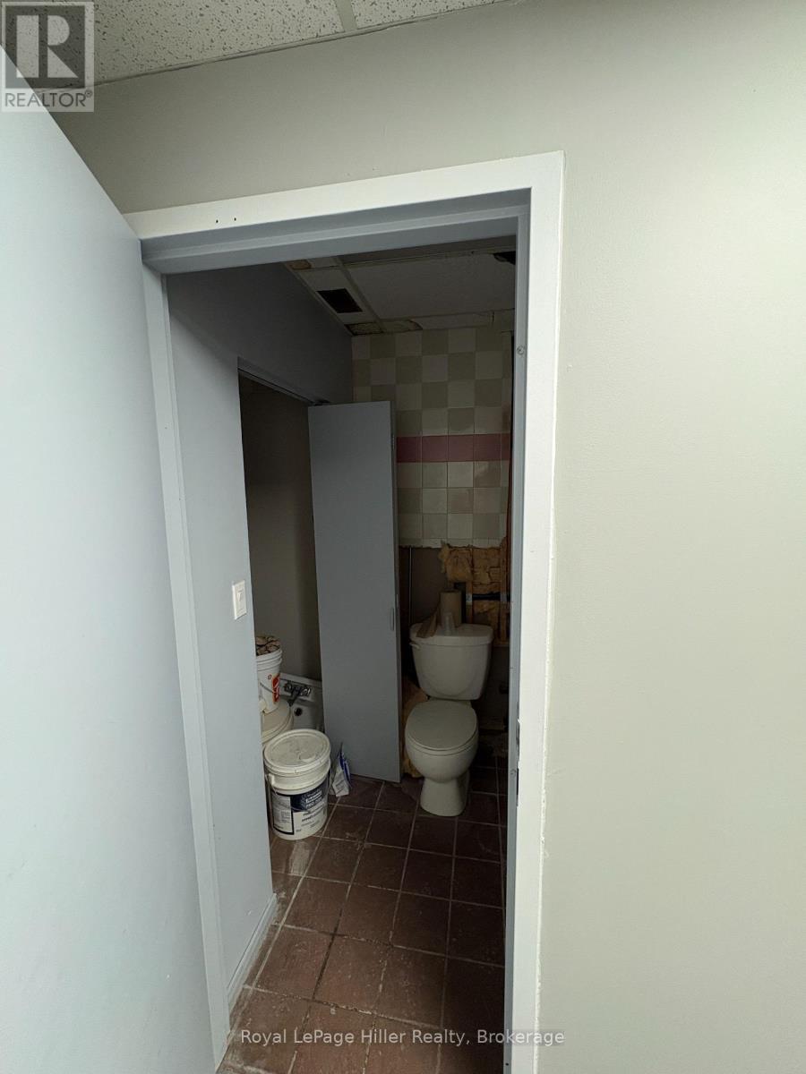 4 - 684 Ontario Street Property Photo 17