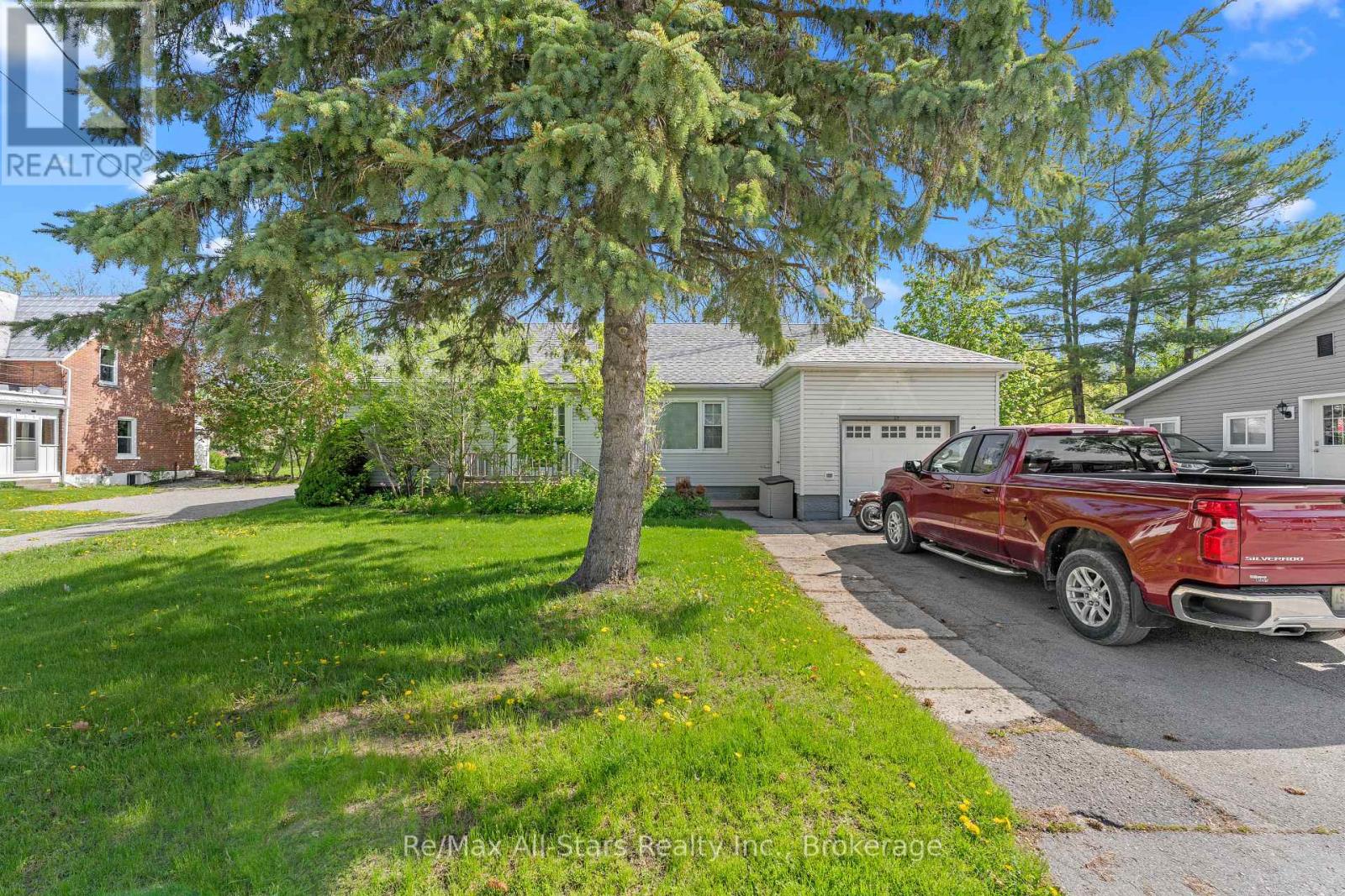 29 FRANCIS STREET E Property Photo 1