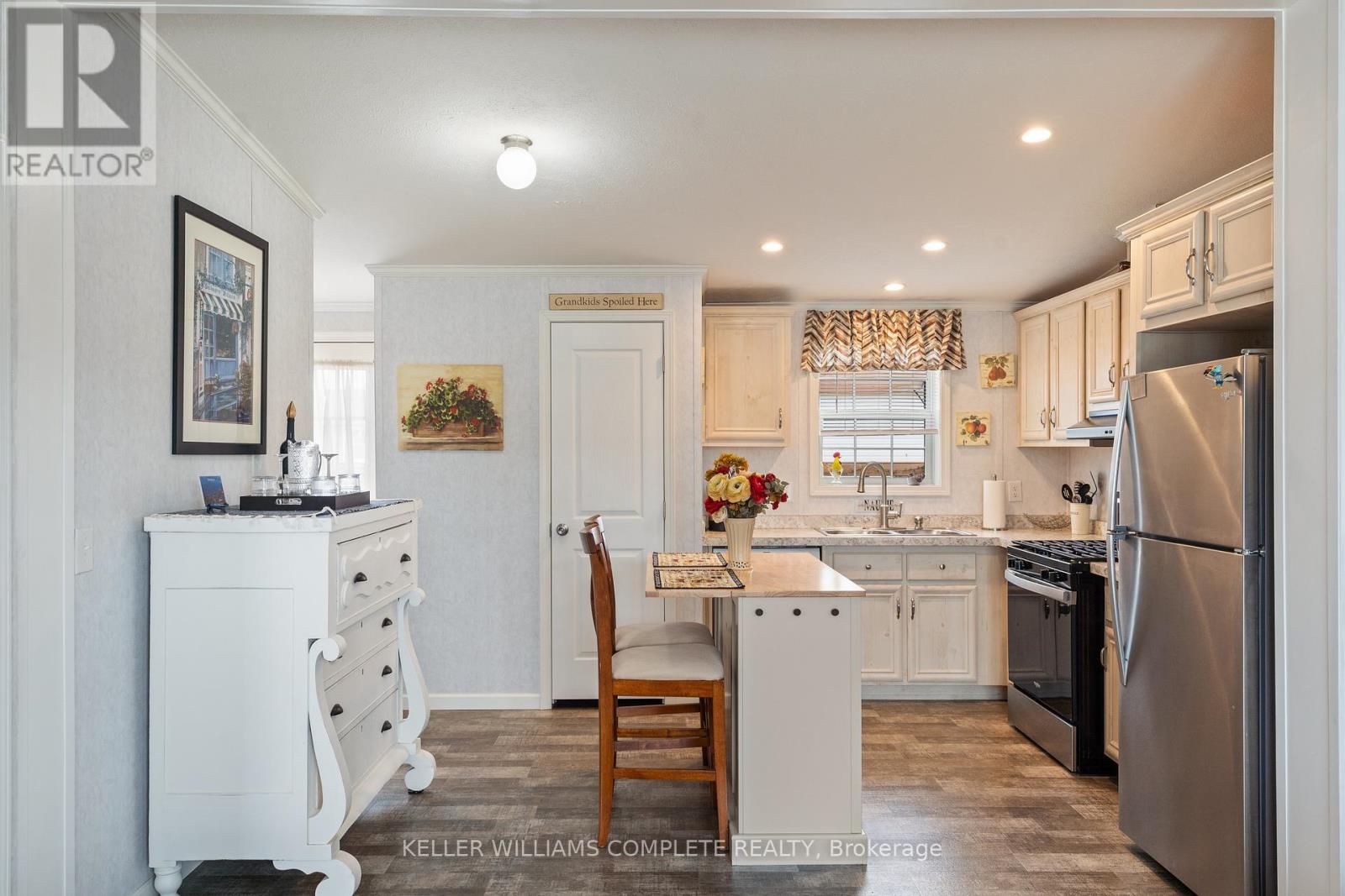 22 Copper Beech Drive Property Photo 6