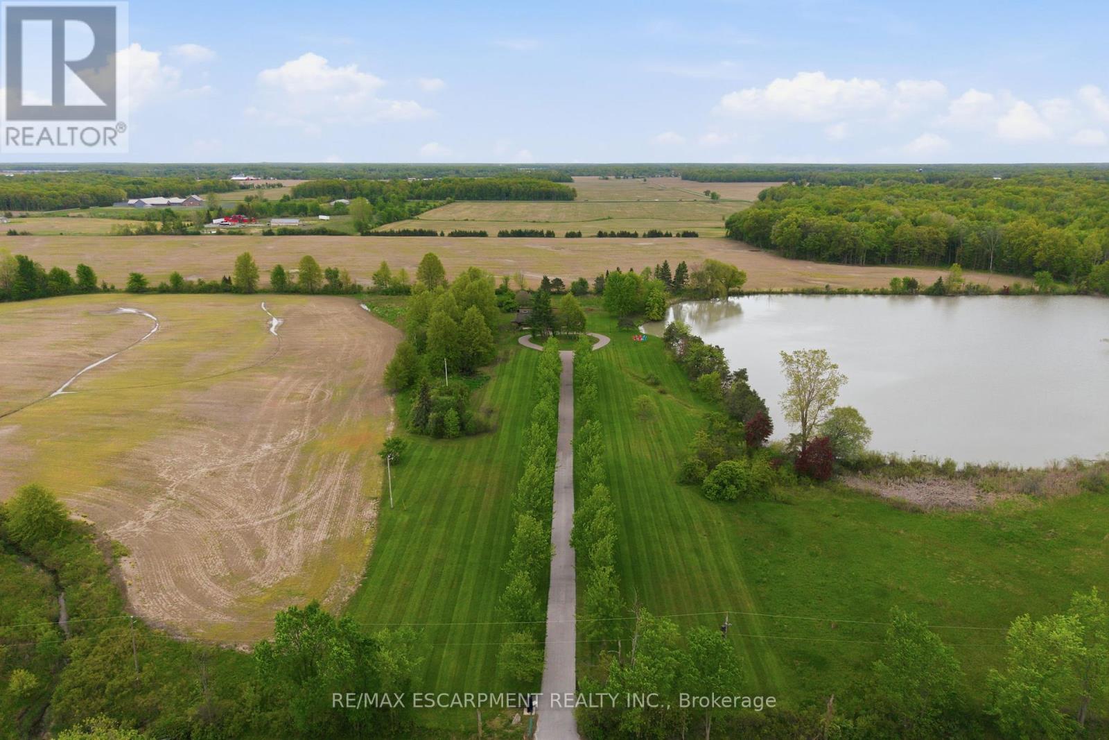 678 Chantler Road Property Photo 3