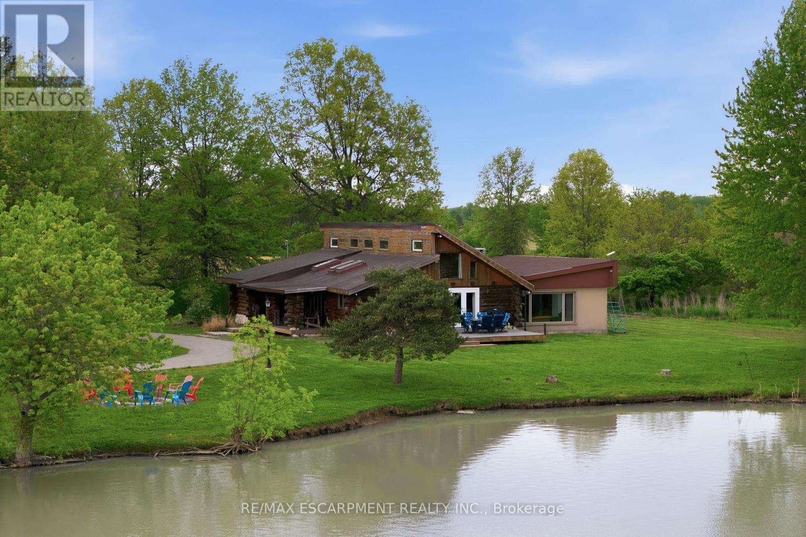 678 Chantler Road Property Photo 4