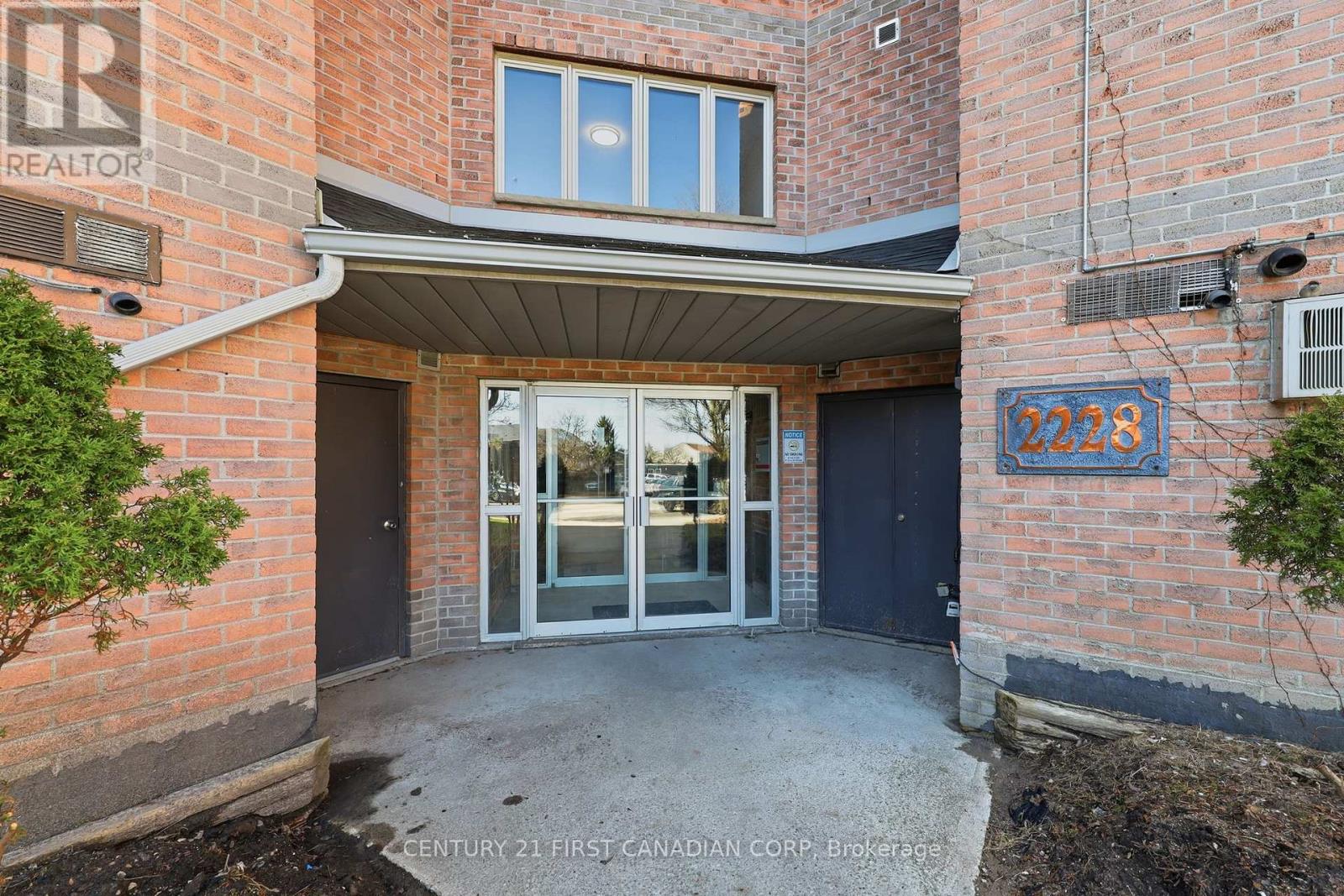 201 - 2228 TRAFALGAR STREET Property Photo 1