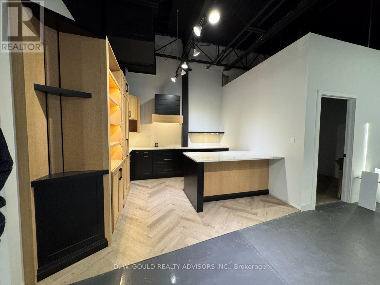 6 - 610 Dundas Street E Property Photo 32