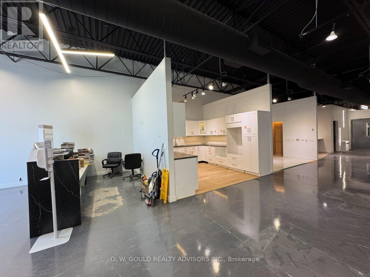 6 - 610 Dundas Street E Property Photo 38