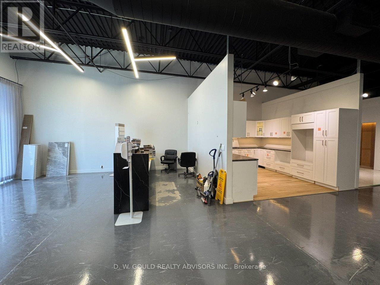 6 - 610 Dundas Street E Property Photo 34