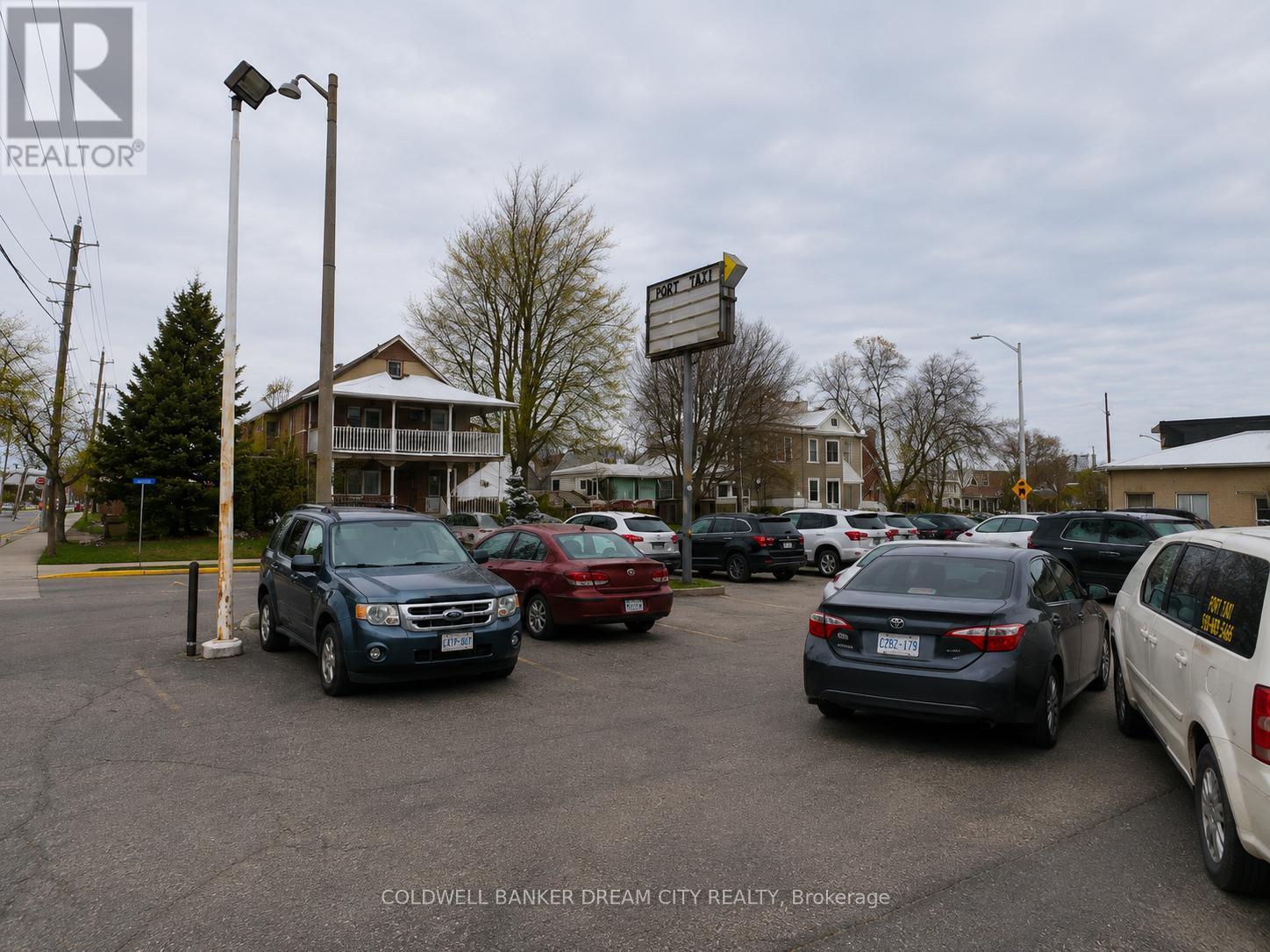 165 King Street W Property Photo 2