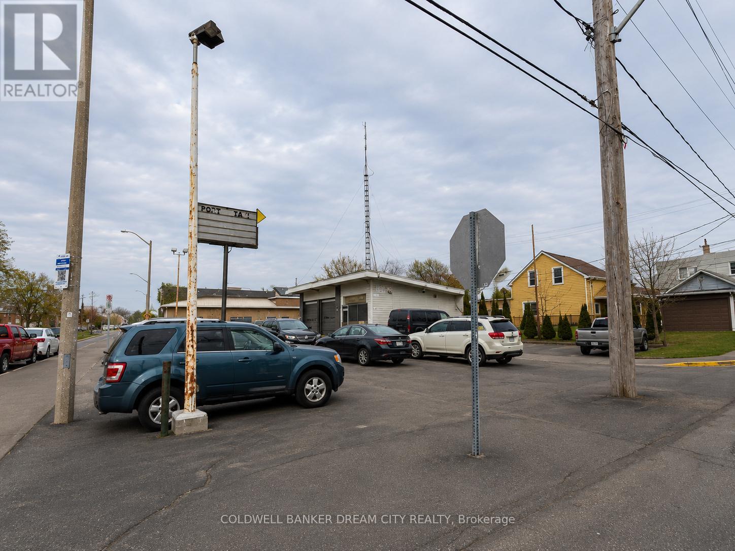 165 King Street W Property Photo 4
