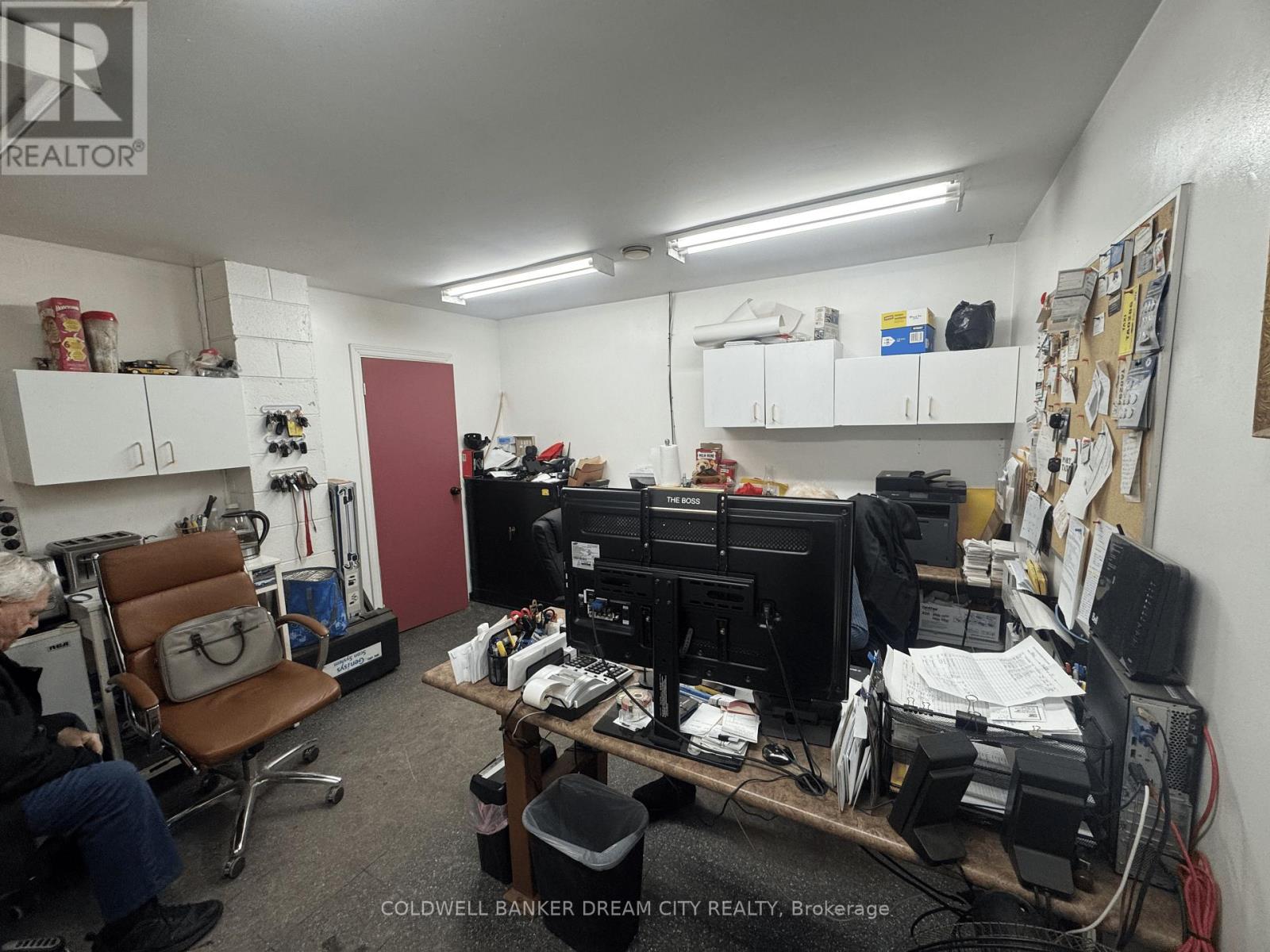 165 King Street W Property Photo 5