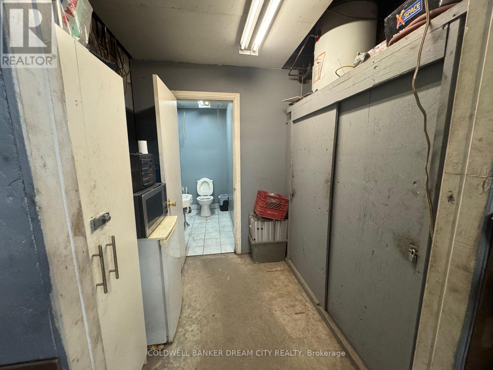 165 King Street W Property Photo 13