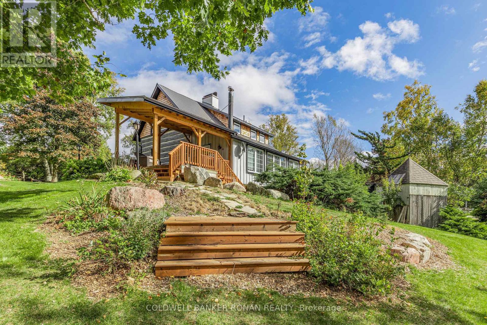 836138 4th Line E Property Photo 3