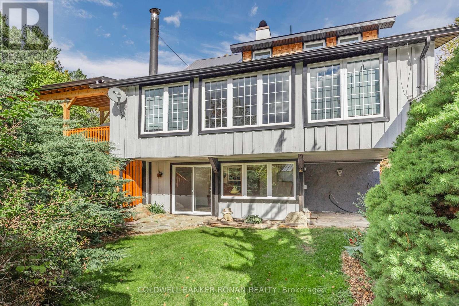 836138 4th Line E Property Photo 6
