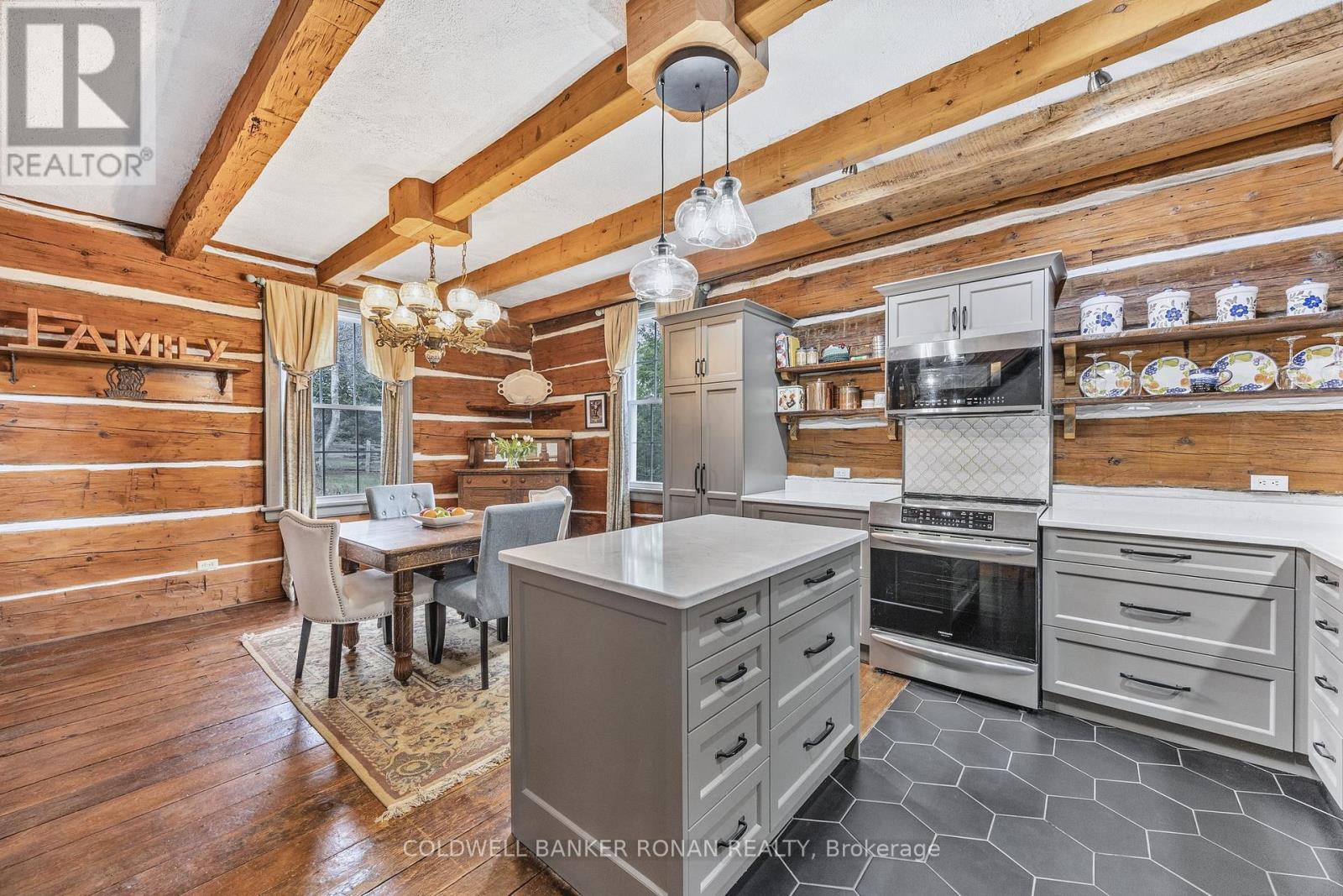 836138 4th Line E Property Photo 16