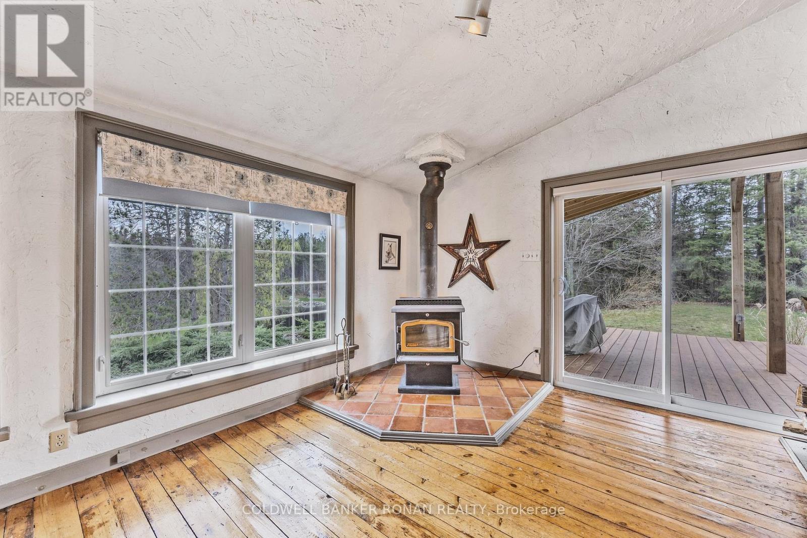 836138 4th Line E Property Photo 20