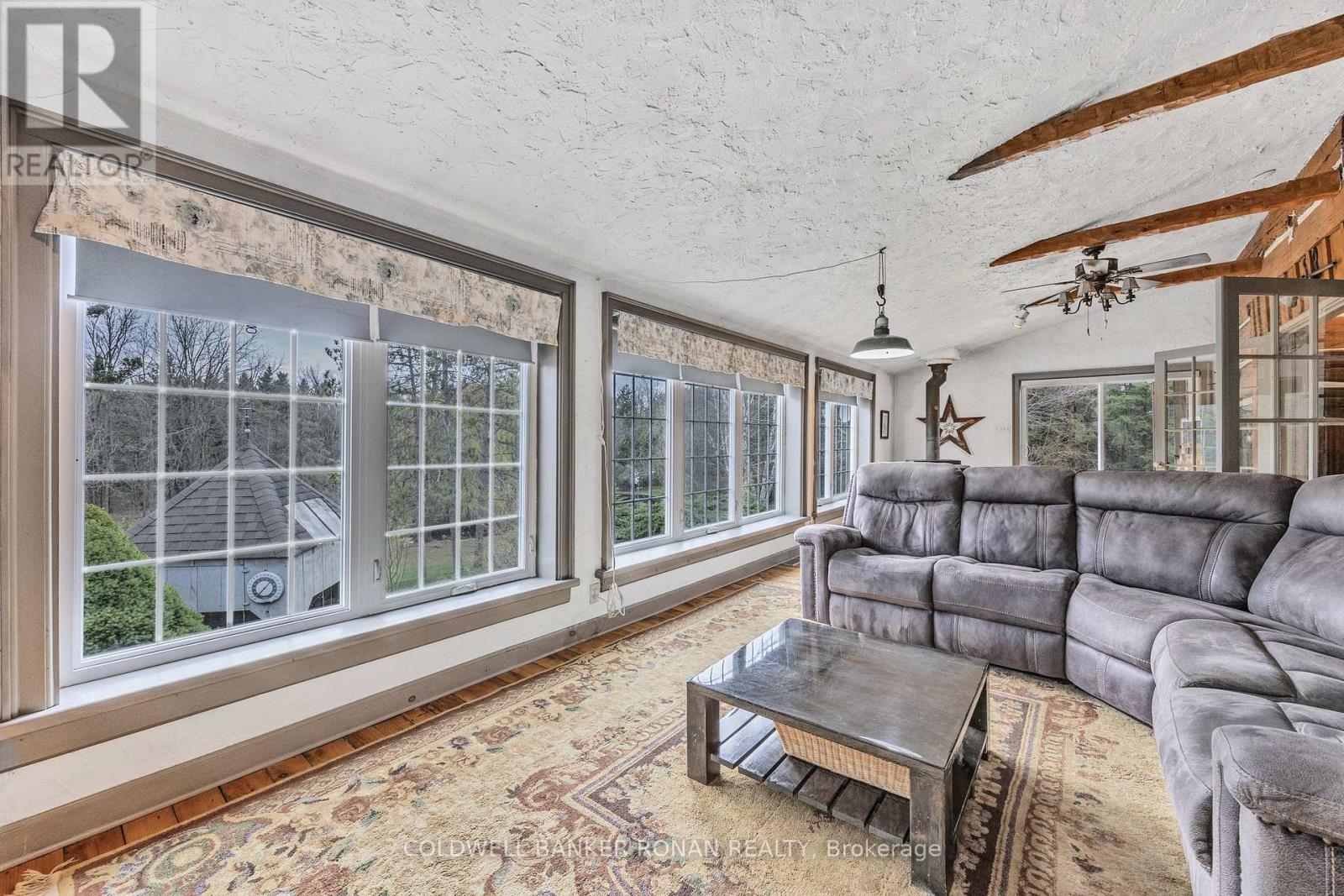 836138 4th Line E Property Photo 22