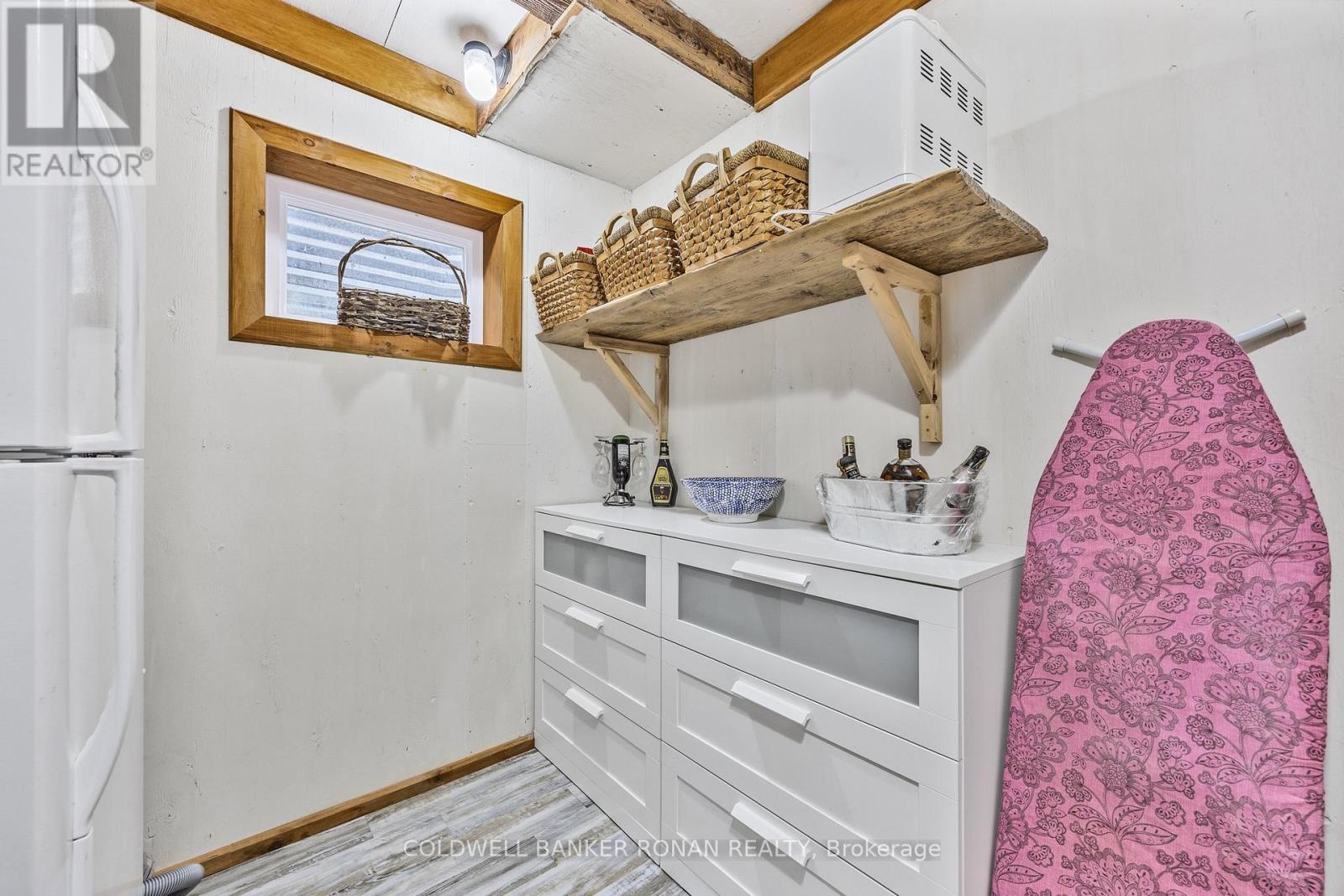 836138 4th Line E Property Photo 31