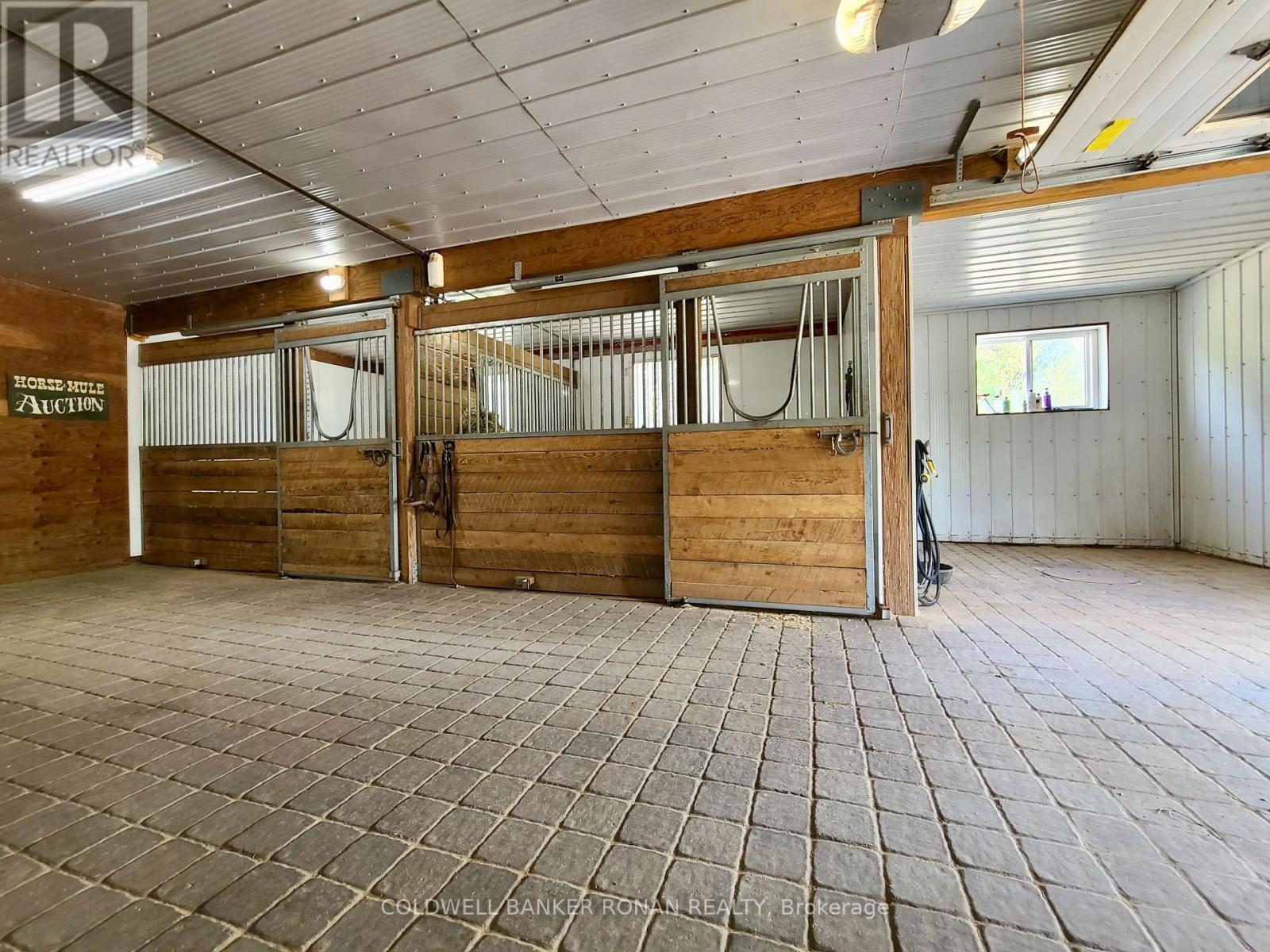 836138 4th Line E Property Photo 36