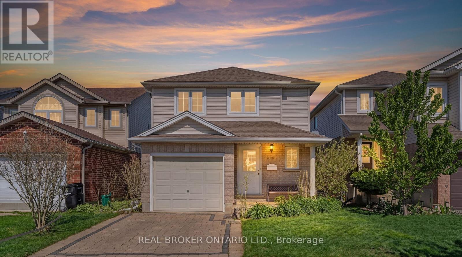 1089 Copper Leaf Crescent Property Photo 1