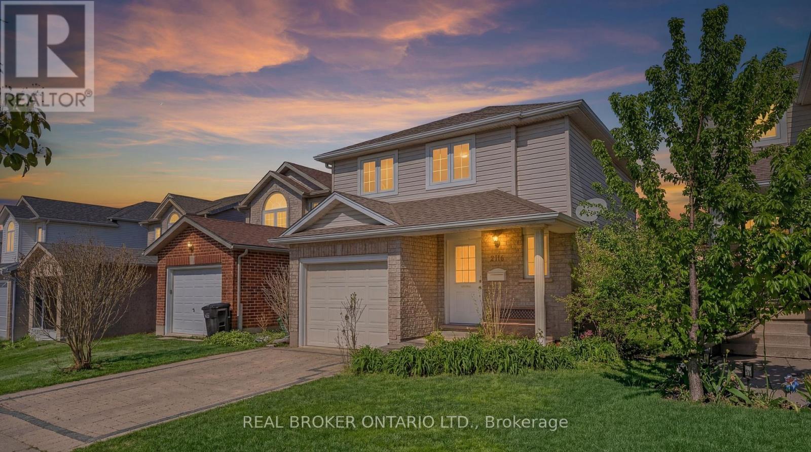 1089 Copper Leaf Crescent Property Photo 2