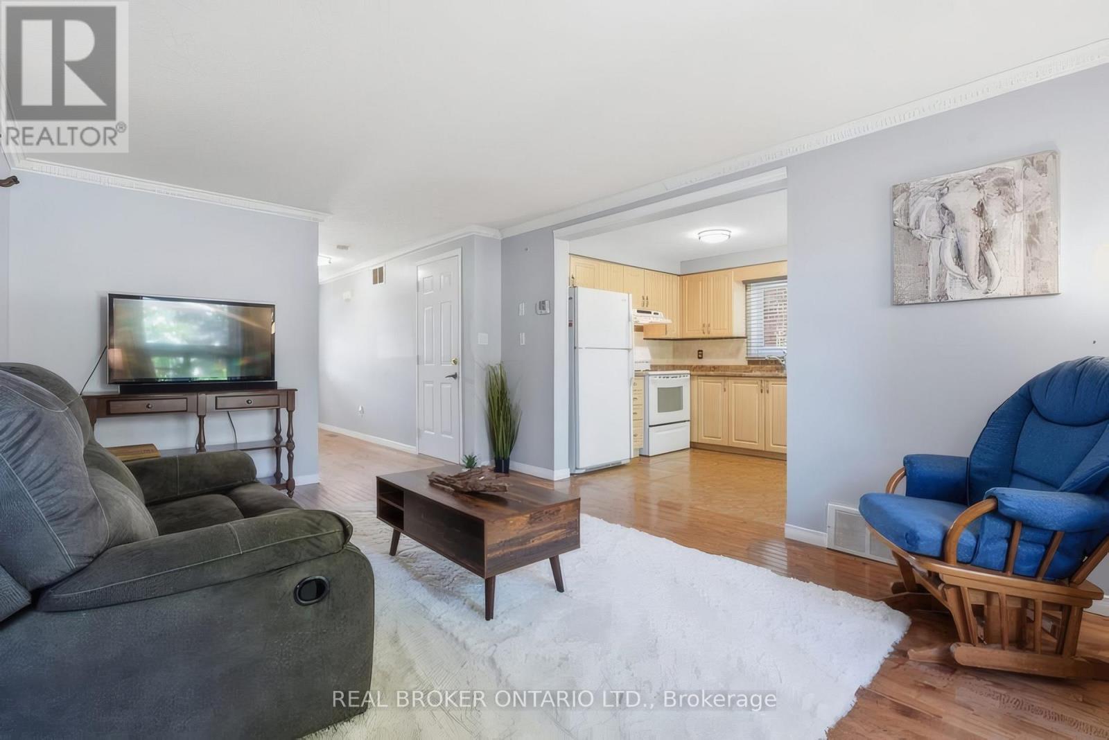 1089 Copper Leaf Crescent Property Photo 4