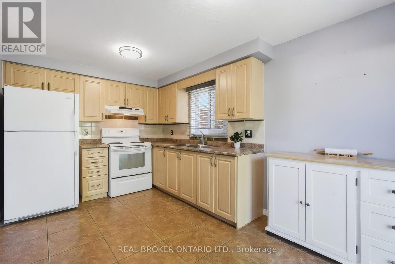 1089 Copper Leaf Crescent Property Photo 8