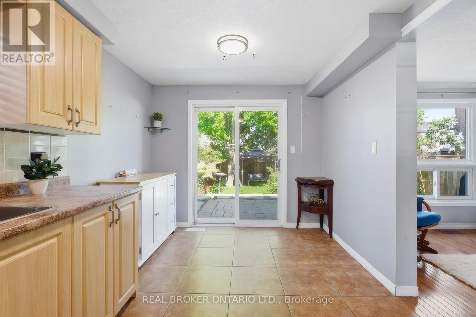 1089 Copper Leaf Crescent Property Photo 9
