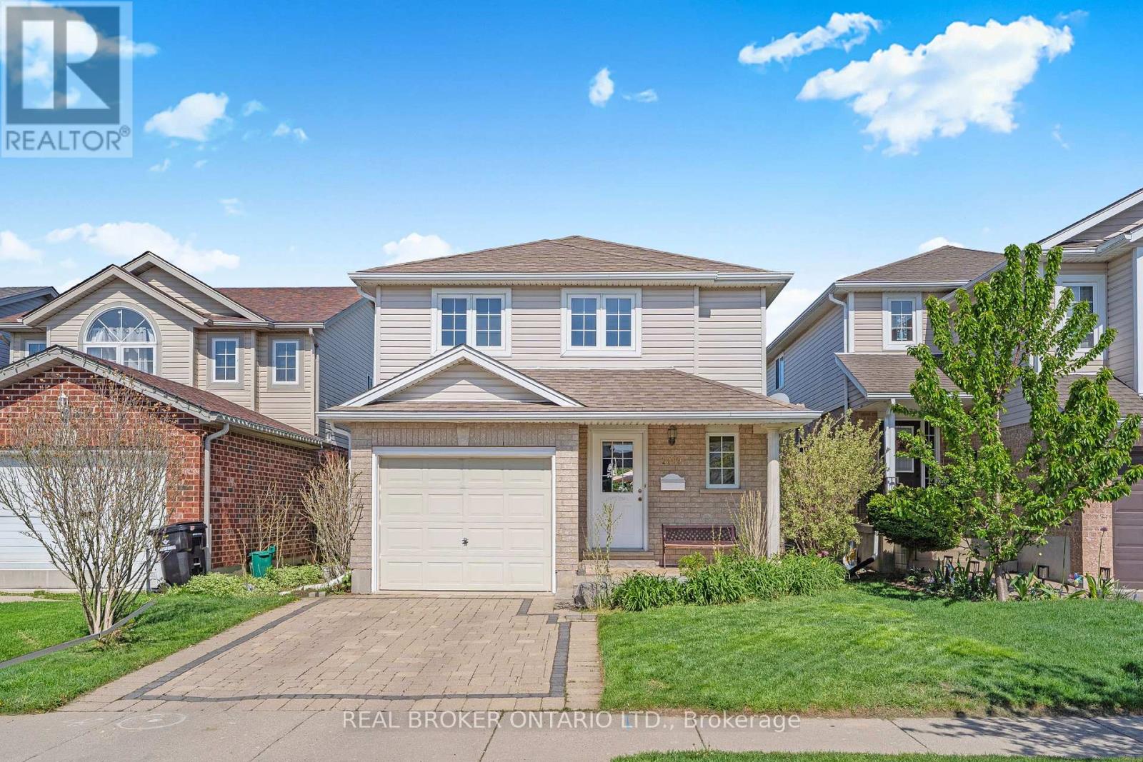 1089 Copper Leaf Crescent Property Photo 12