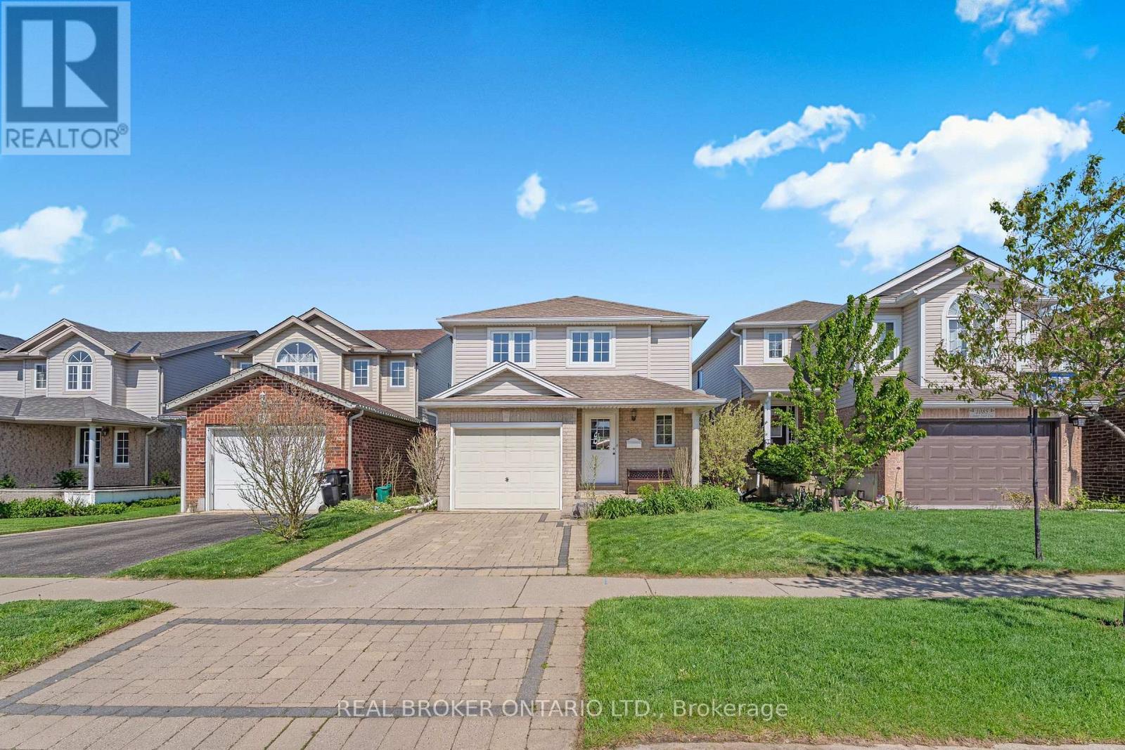 1089 Copper Leaf Crescent Property Photo 13