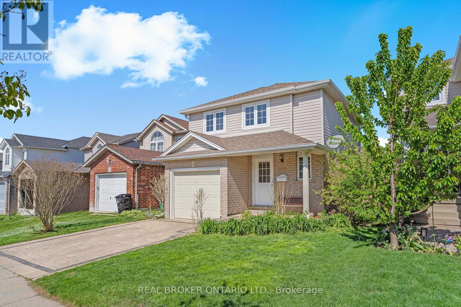 1089 Copper Leaf Crescent Property Photo 14