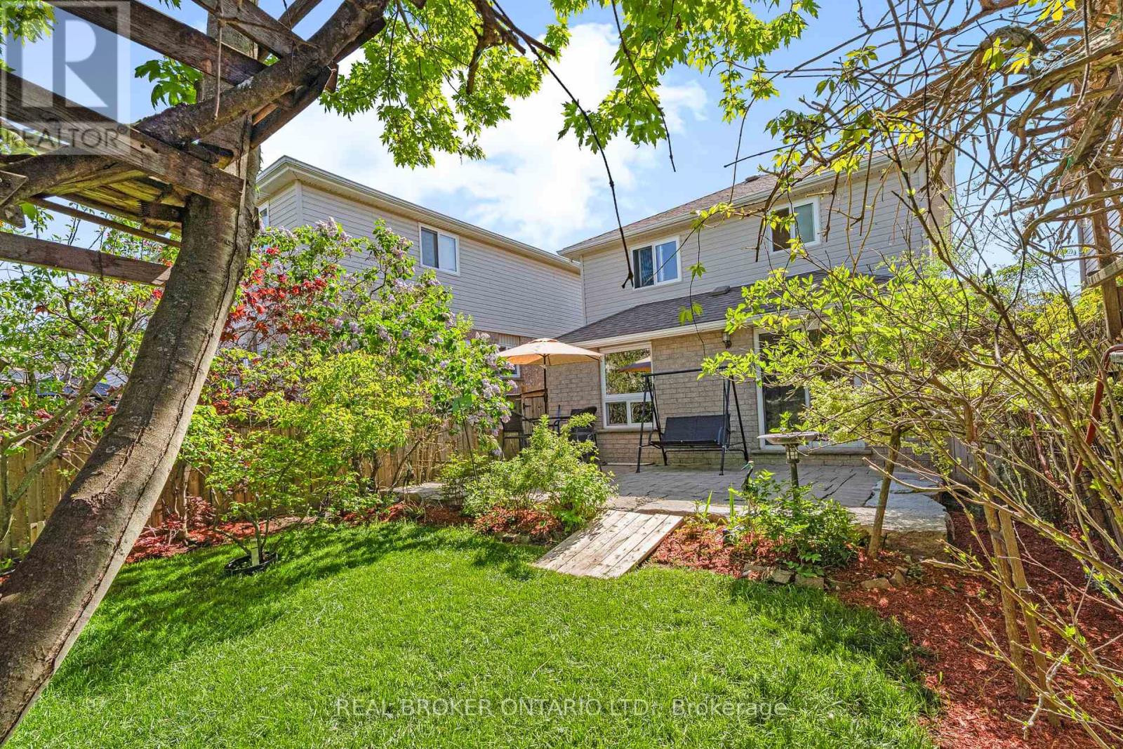 1089 Copper Leaf Crescent Property Photo 16