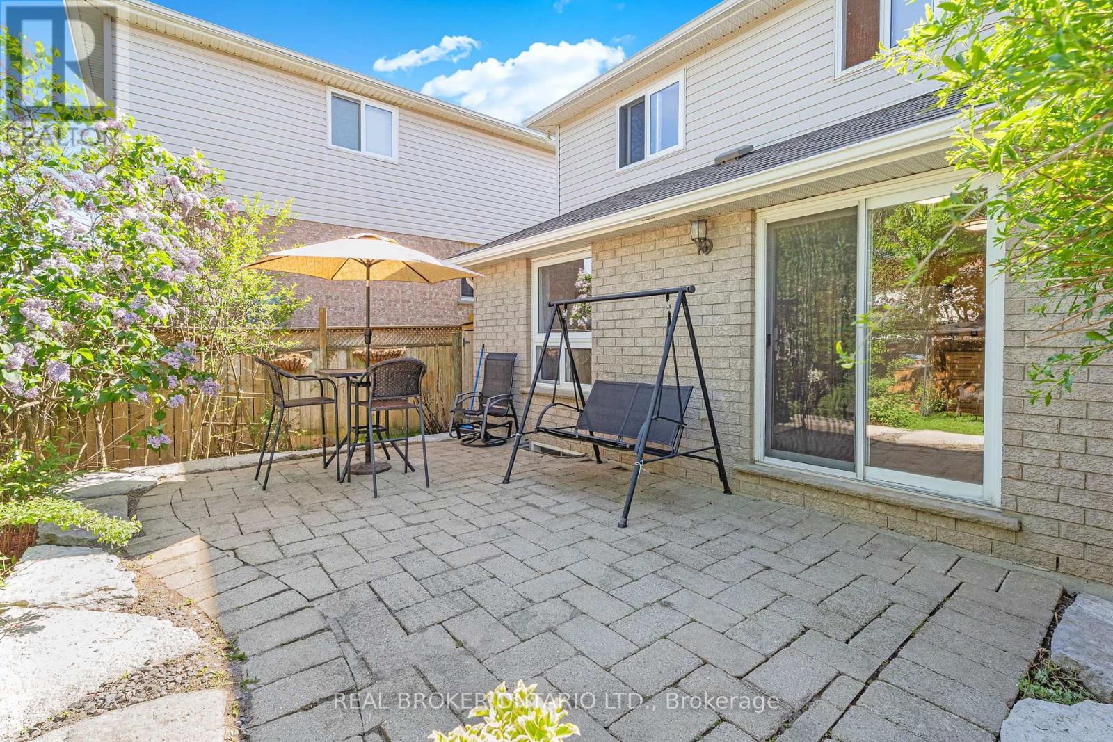 1089 Copper Leaf Crescent Property Photo 17