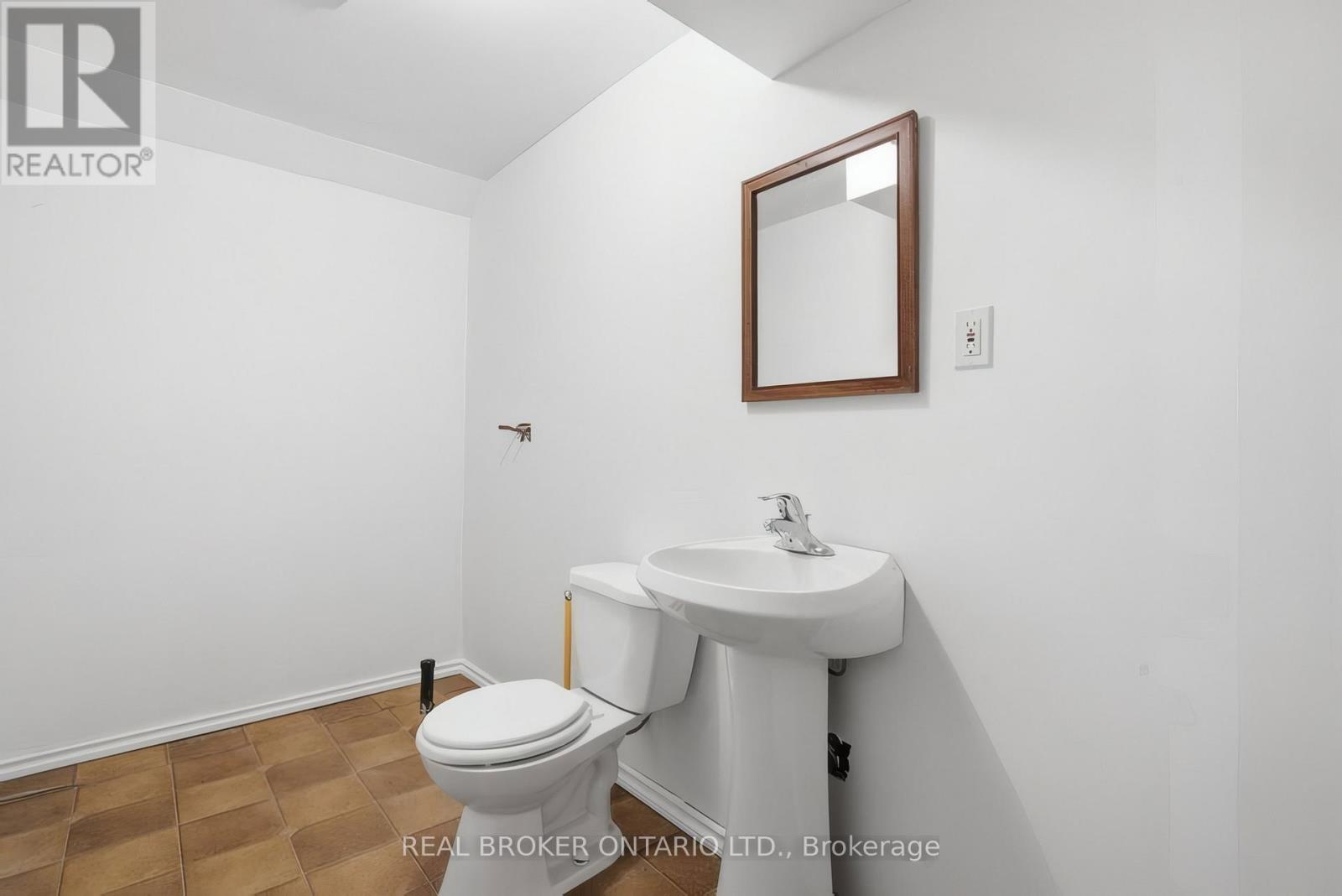 1089 Copper Leaf Crescent Property Photo 24