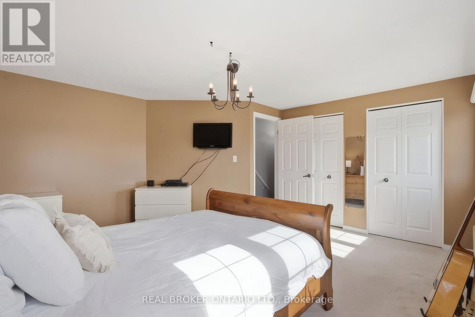 1089 Copper Leaf Crescent Property Photo 27
