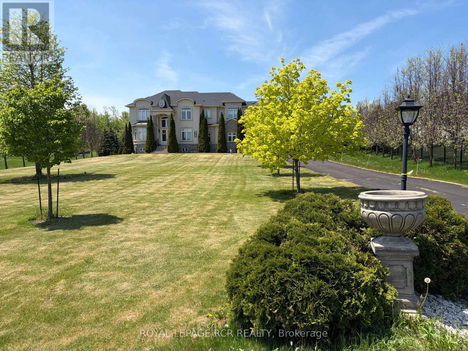 25 Brookhaven Crescent Property Photo 3