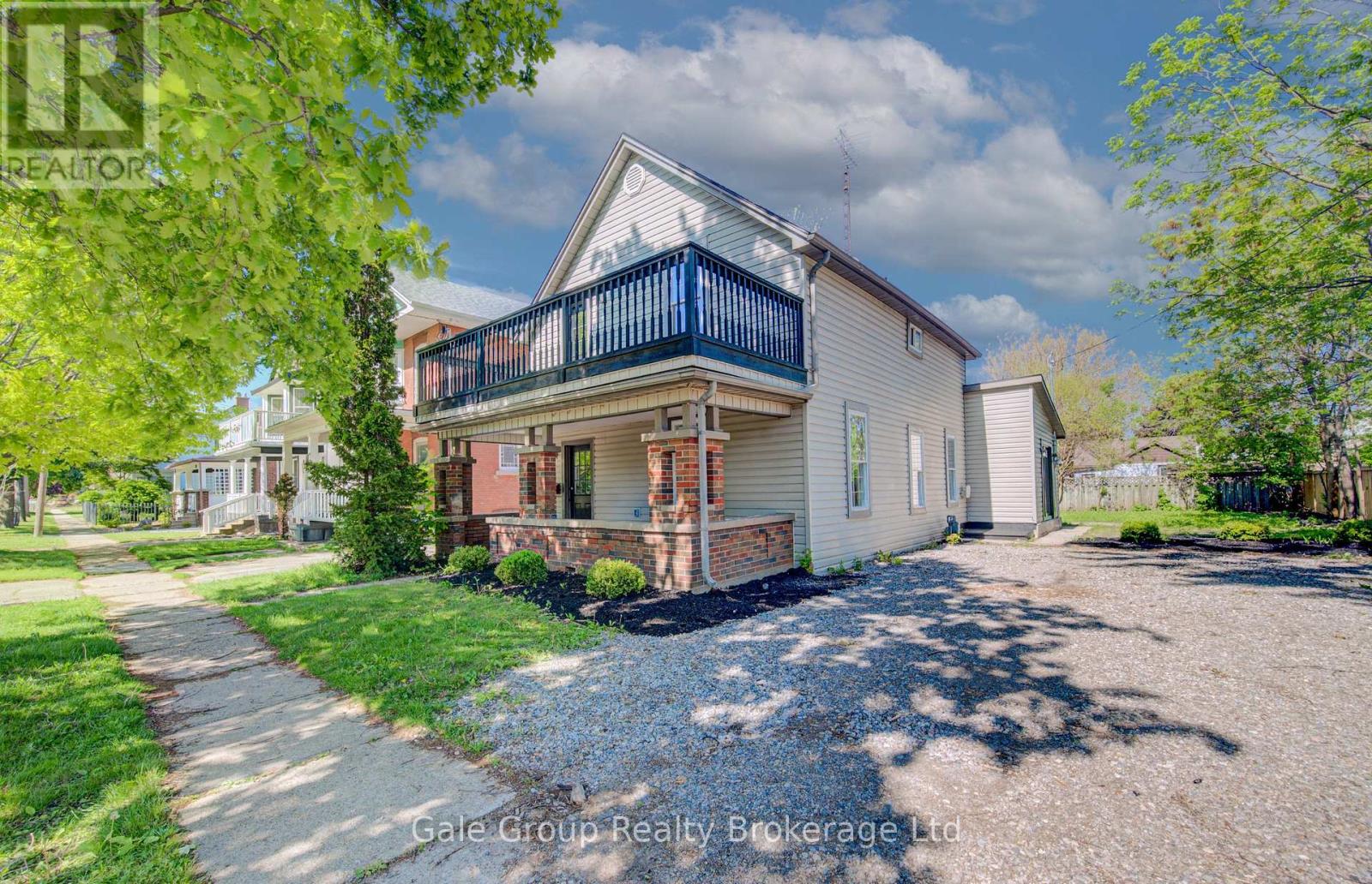 203 TALBOT STREET S Property Photo 1