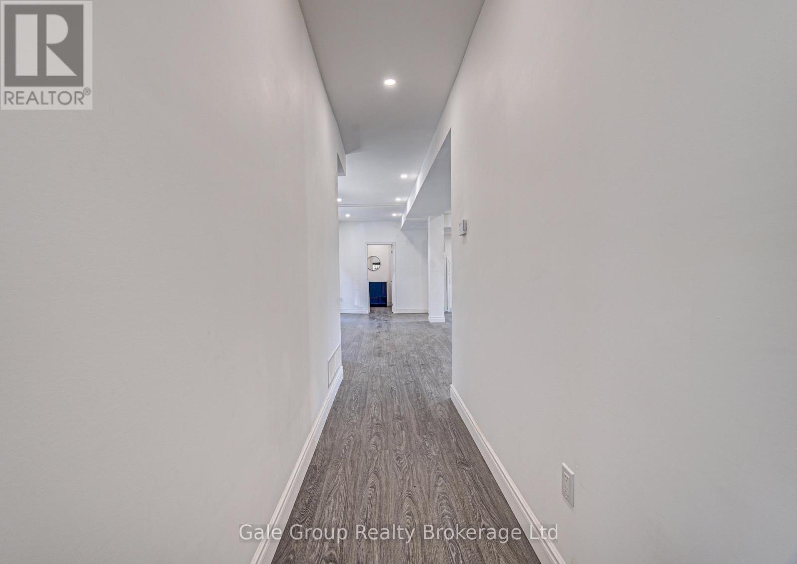 203 Talbot Street S Property Photo 10