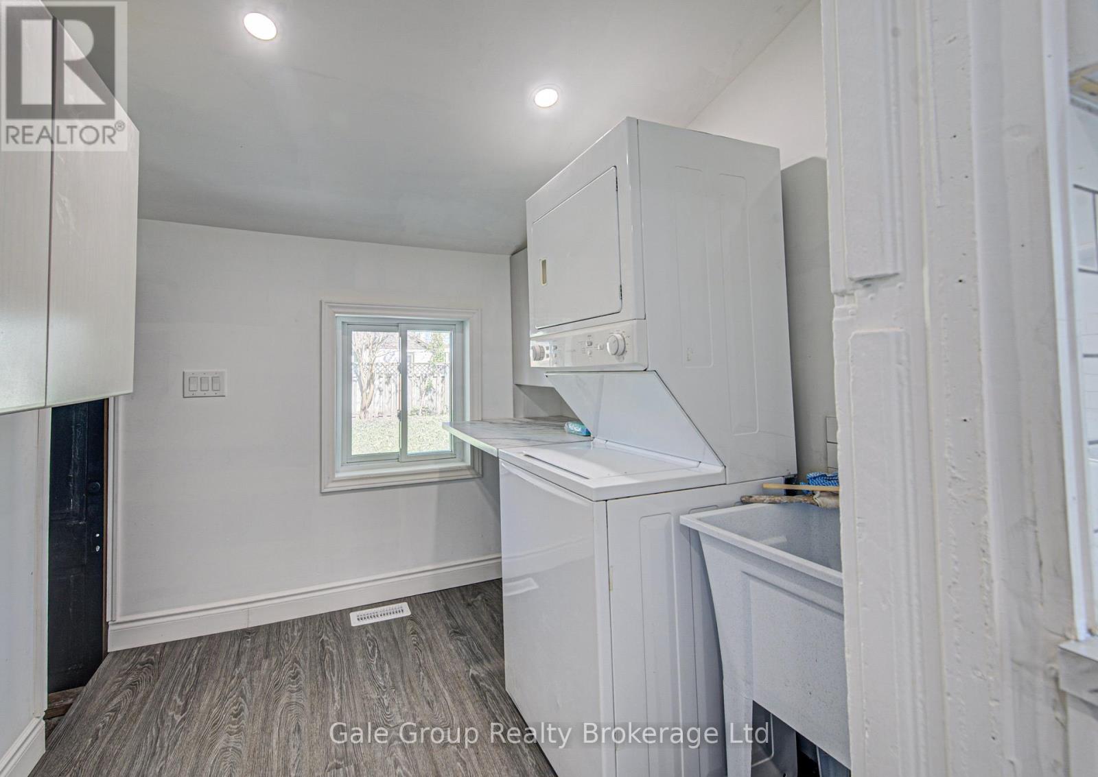 203 Talbot Street S Property Photo 27