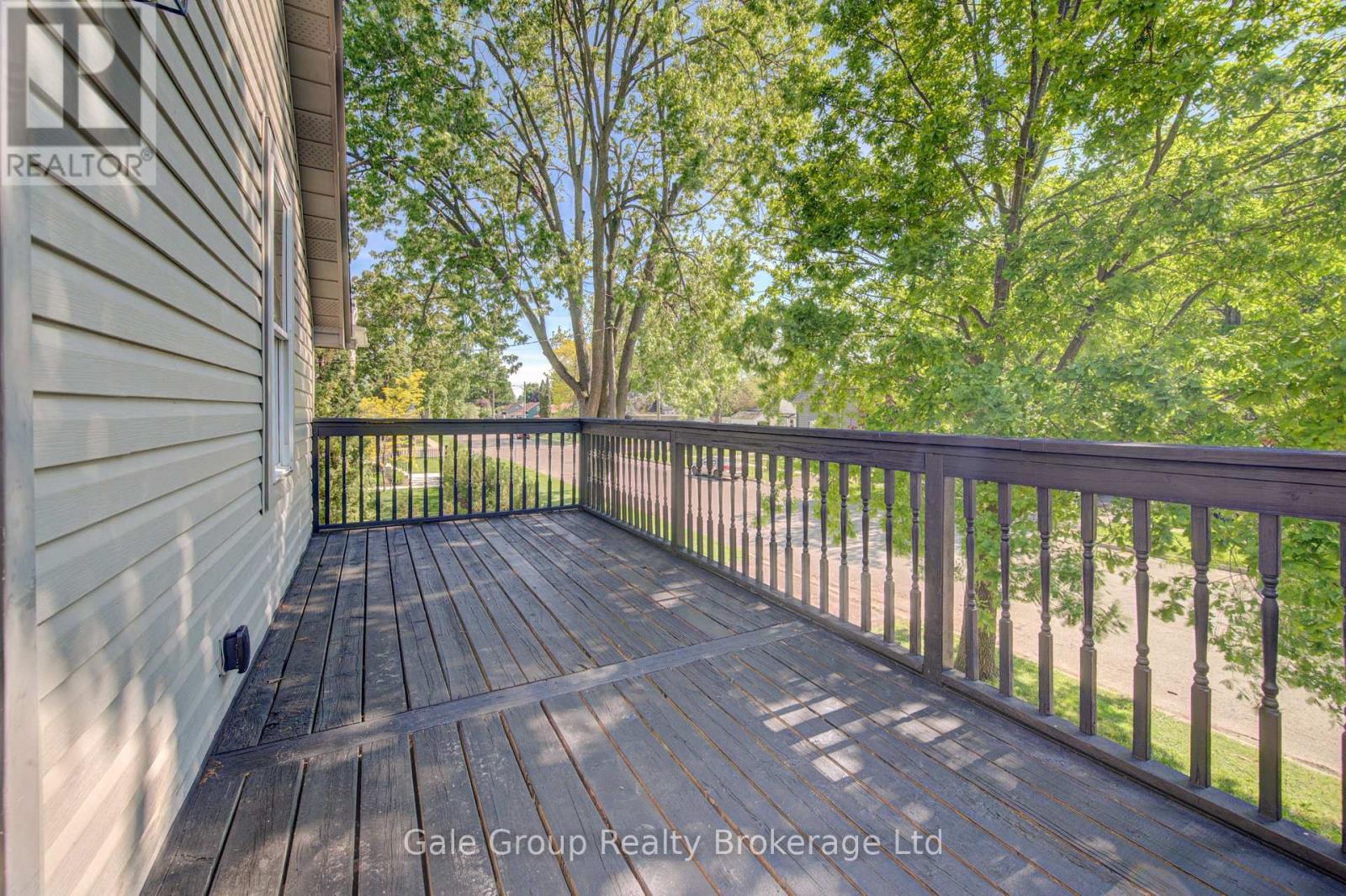 203 Talbot Street S Property Photo 38