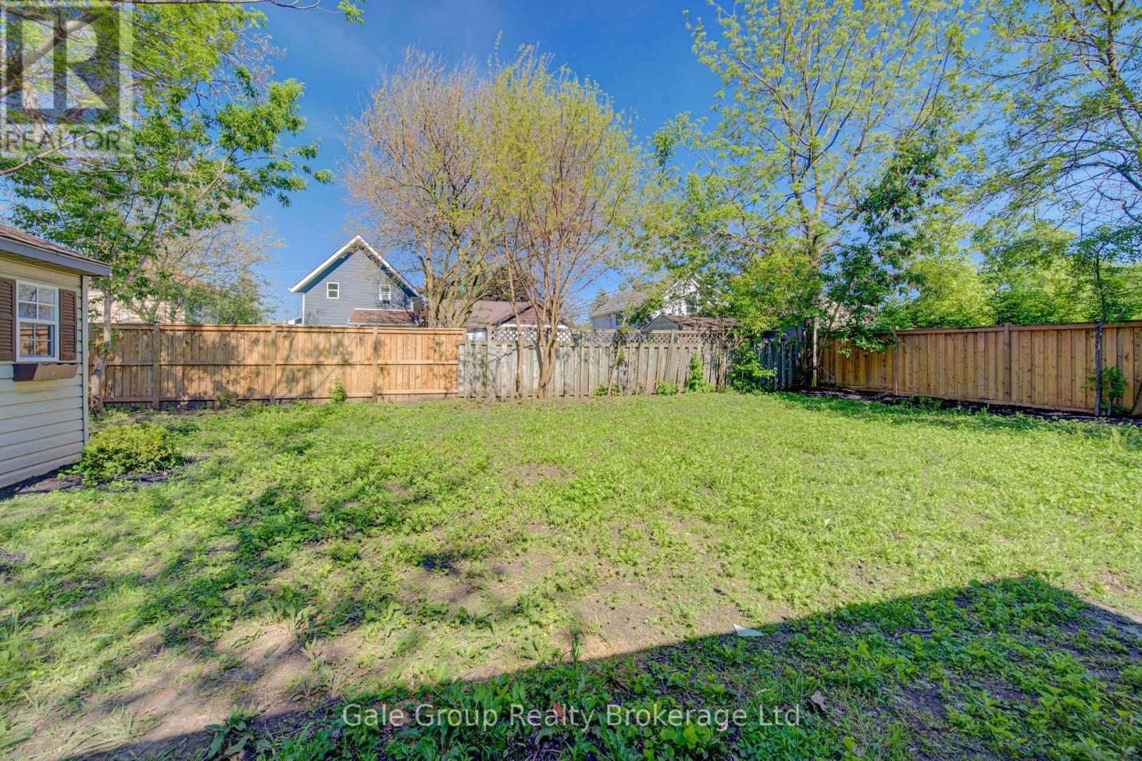 203 Talbot Street S Property Photo 41
