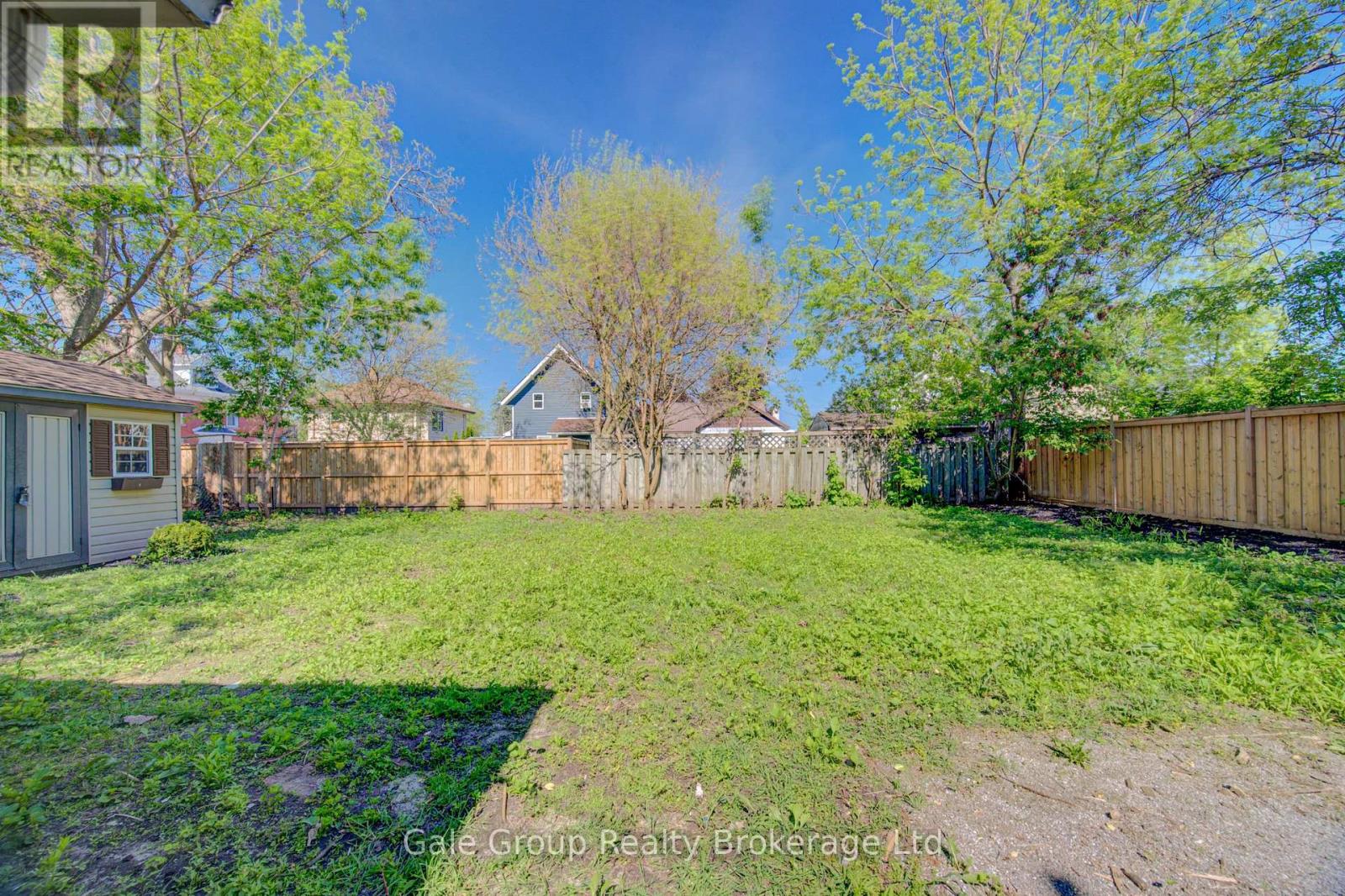 203 Talbot Street S Property Photo 42